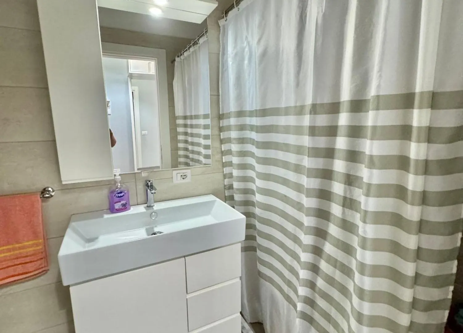 Tirana Apartamant 2 Bedroom 0*,